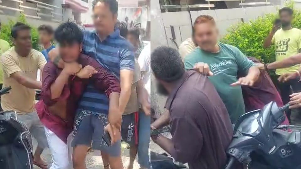 Molestation girl student in Moradabad: People caught teenager another community, beat up father and accused