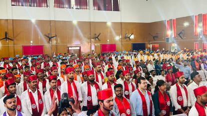 Chancellor Anandi Ben Patel participated in the convocation of MMMUT, awarded the degree.
