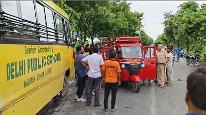Bihar News: कैमूर में हुआ दर्दनाक हादसा, स्कूली वाहन व बुलेट आमने-सामने टकराई; चाचा भतीजे की दर्दनाक मौत Uncle nephew dies in a road accident in Kaimur