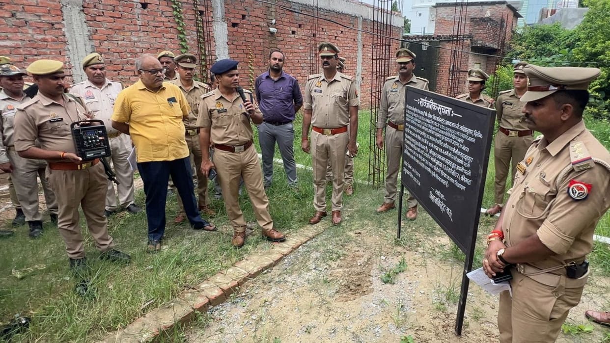 Mafia Mukhtar Ansari henchman property worth three crores seized in mau police action force deployed
