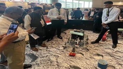 Kartik Pandey of Pratapgarh made the model of Chandrayaan-4 rover, honored by the President