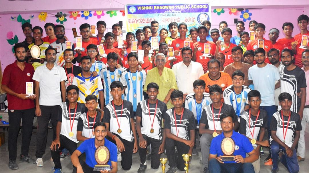 Sports Day: The winning players were awarded on Sports Day, Rudransh and Aditya got gold medals.