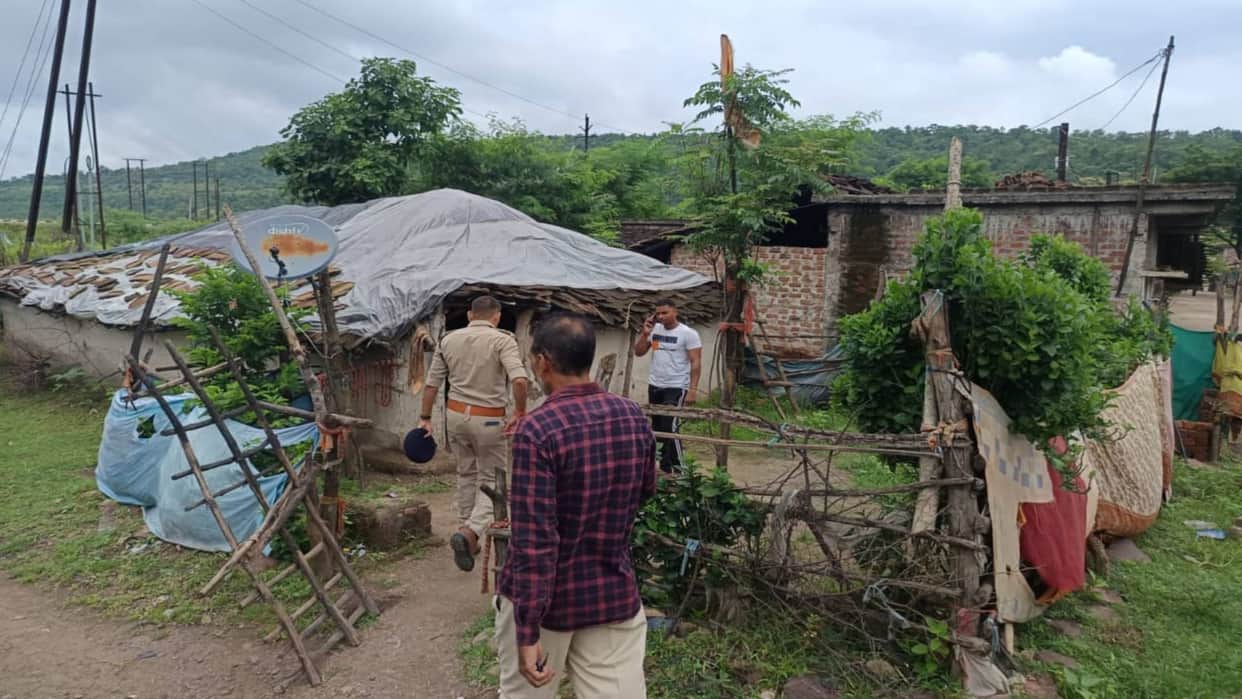 MP News In Raisen mother killed two innocent children by attacking them with an axe