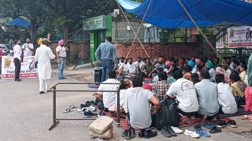 Teachers strike outside Mohali PSEB a lady unconscious during protest admitted in hospital
