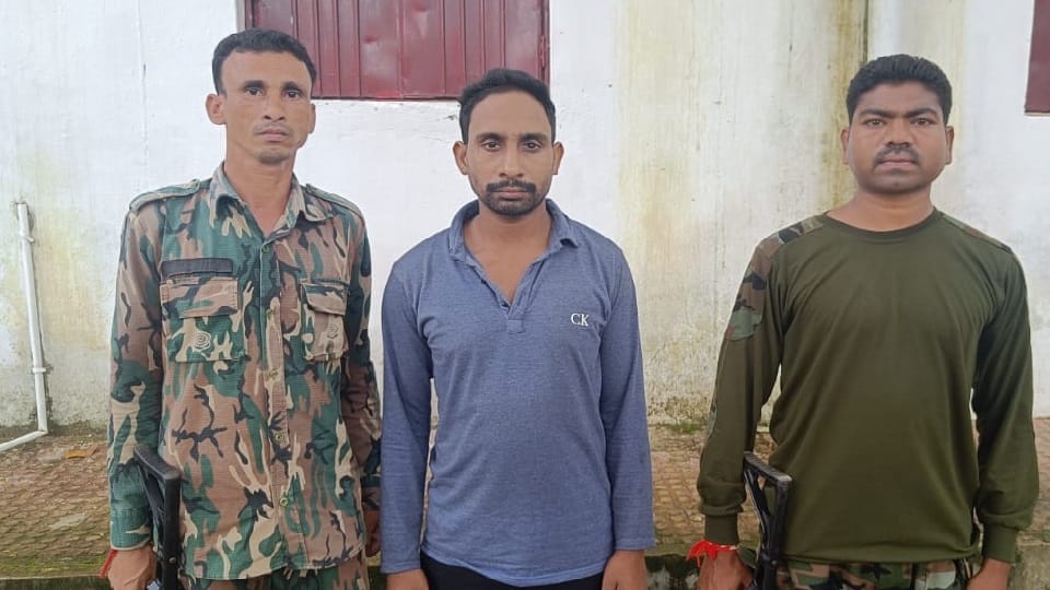 Police arrested dreaded Naxal leader with bounty of 24 lakhs in Bijapur