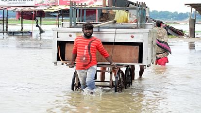 he water level of Ganga-Yamuna started rising again, Yamuna crossed 80 meters