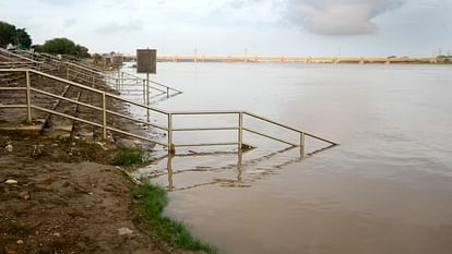 he water level of Ganga-Yamuna started rising again, Yamuna crossed 80 meters