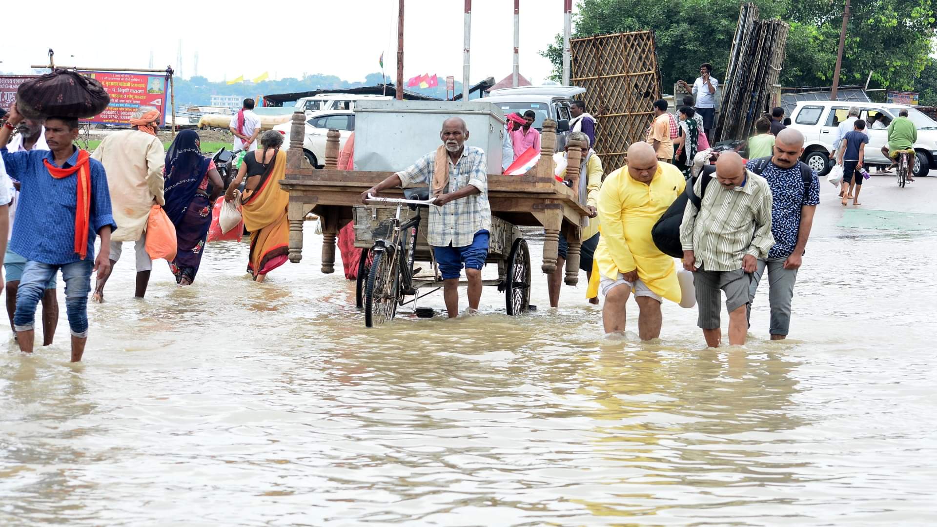 he water level of Ganga-Yamuna started rising again, Yamuna crossed 80 meters