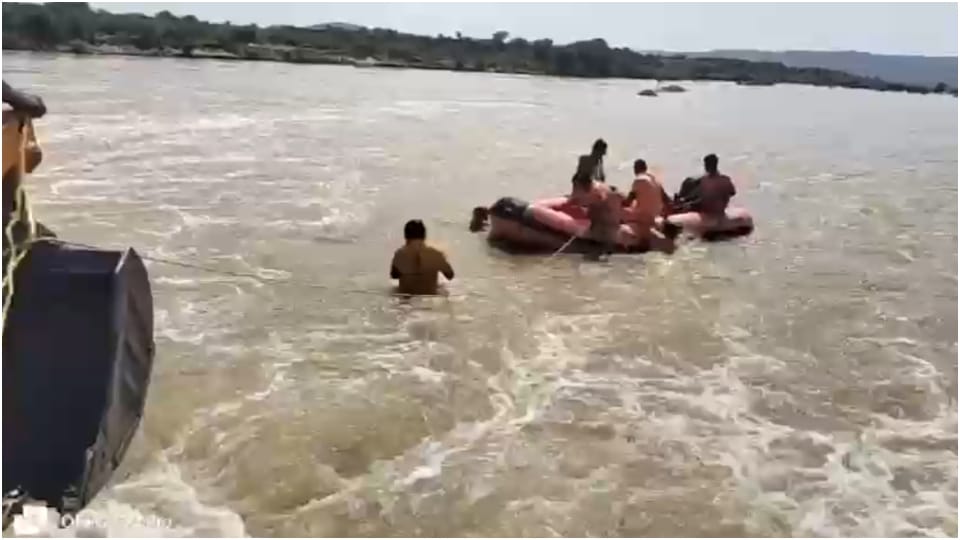 Karauli News: Body of tractor driver washed away in Banas river found nine km away