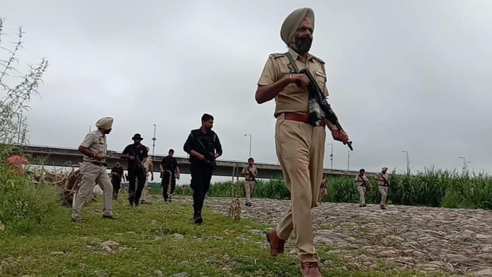 high alert in Pathankot police and amry search three suspects with drones and helicopters on the border area