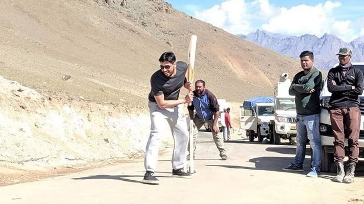 National Sports Day Sidharth Malhotra shared a throwback photos of him playing cricket with Fawad Khan