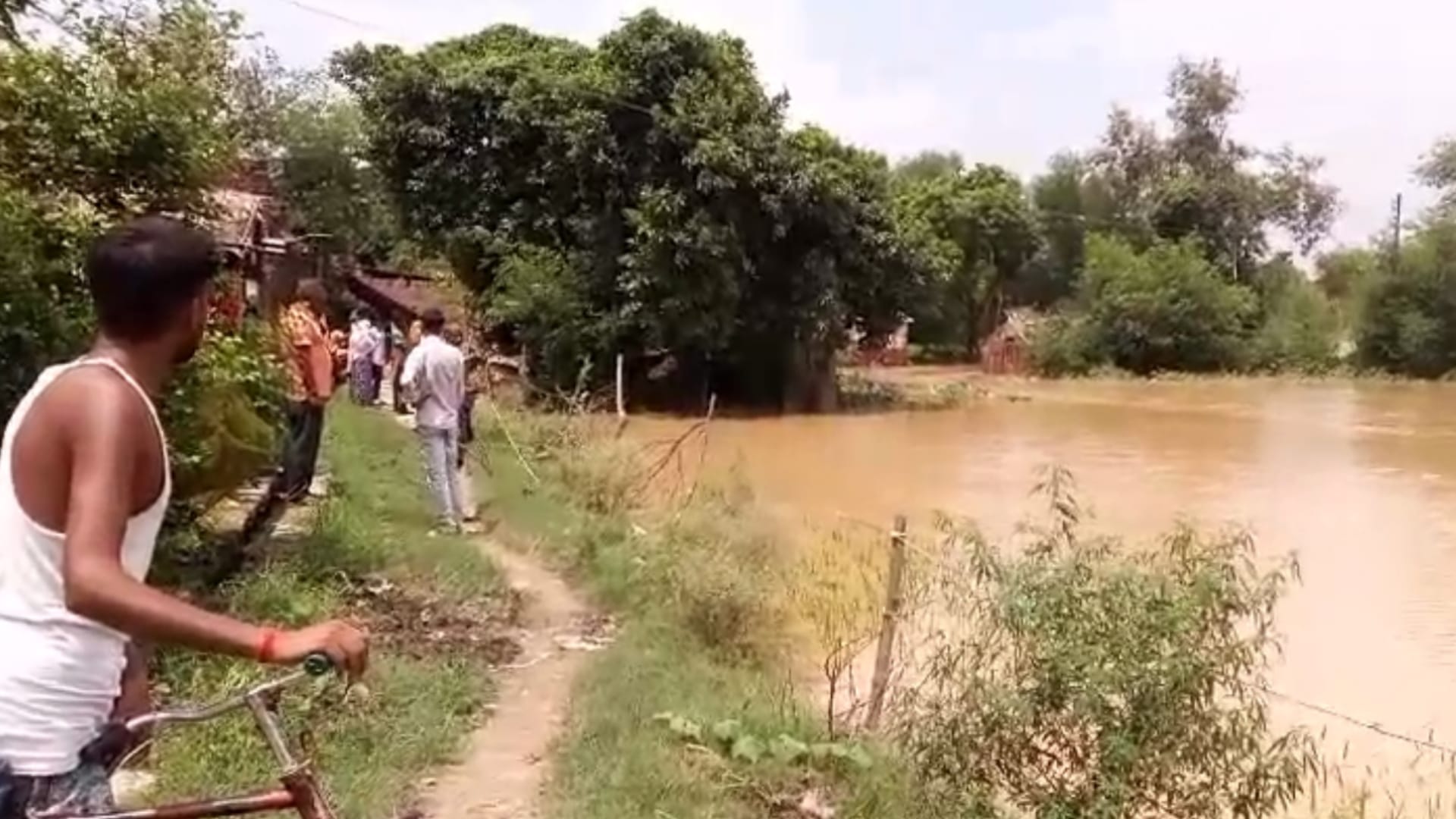 Sitapur: Flood because of Sharda lake water.