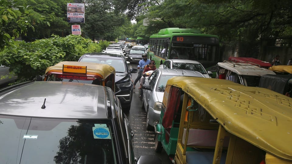 Exercise to remove six signals in 2.5 km stretch from Laxmi Nagar Metro station area to Karkadi Mor