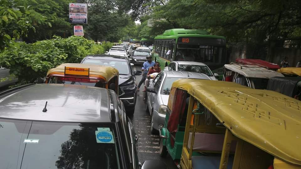 Due to rain 200 places in Delhi jammed roads flooded with water people stuck on roads for hours