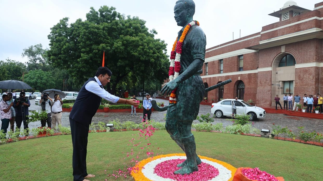 National Sports Day Sports Minister remembered Dhyanchand said every citizen should play sport of his choice