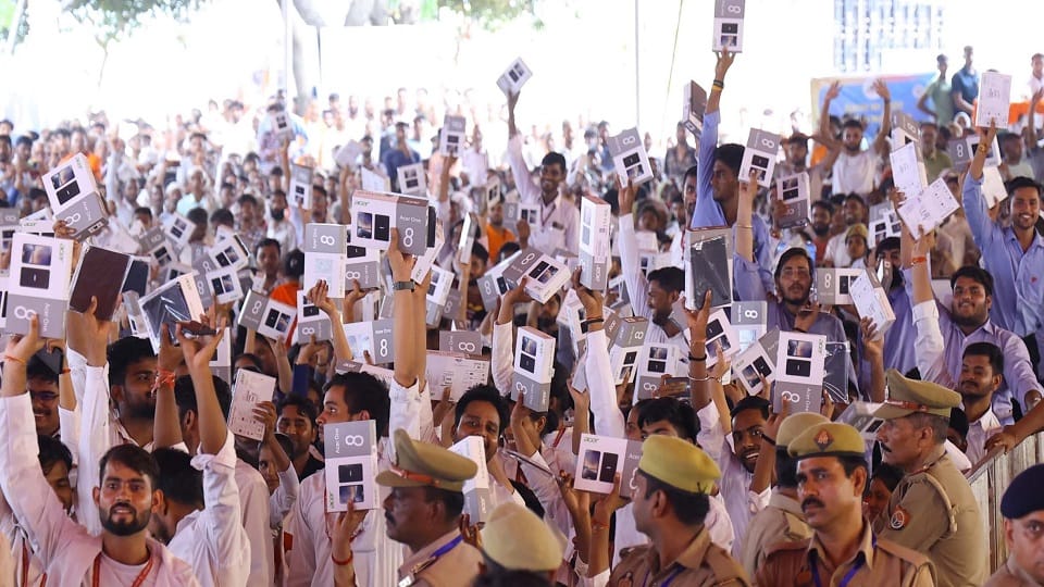 Students are happy after receiving tablets from CM Yogi