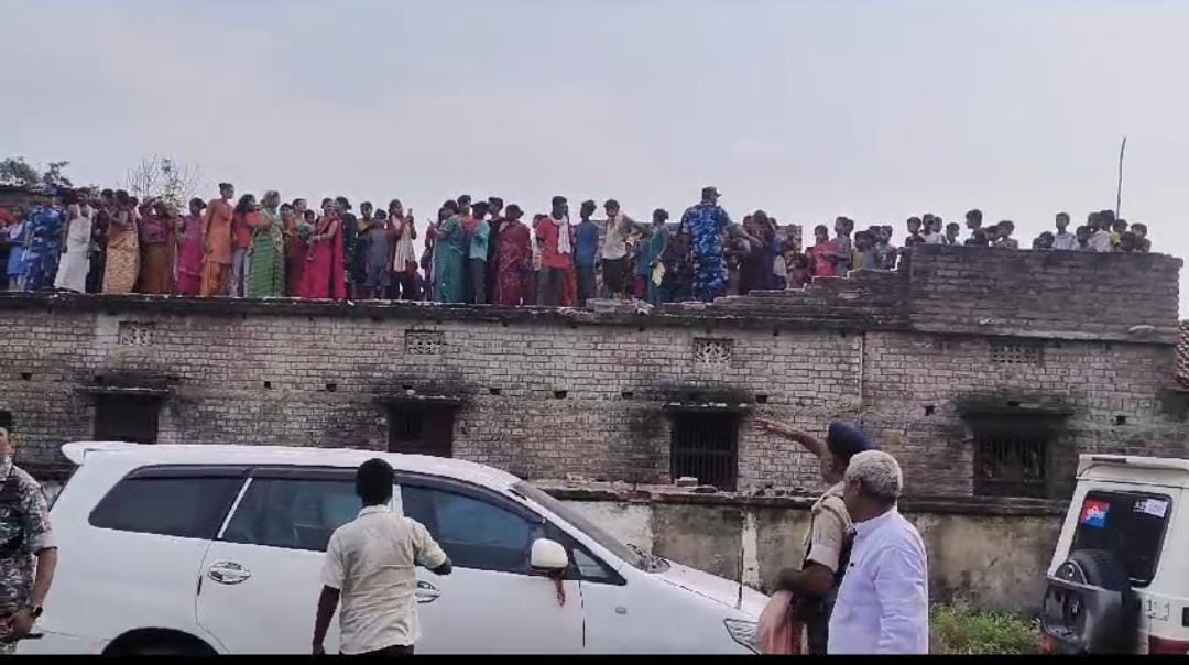 Bihar: Major accident at the time of helicopter landing of Samrat Chaudhary; Railing fell, girl injured