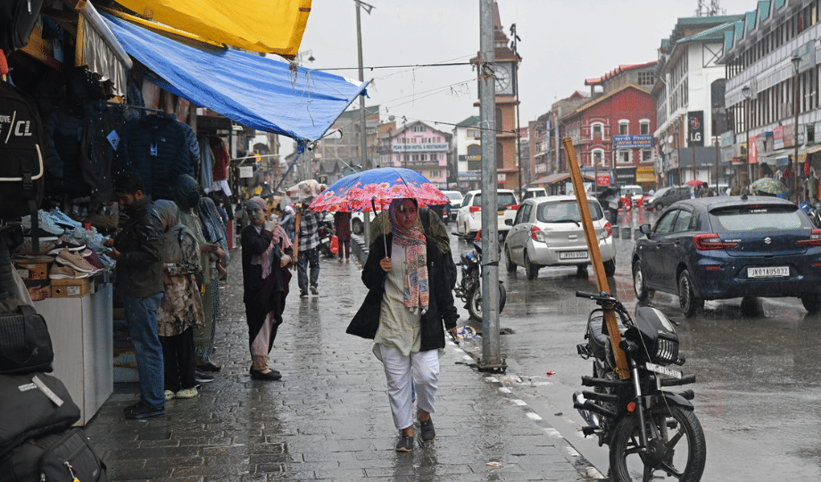 rain in the mountains of Jammu and Kashmir, weather changed mood, know what is the current situation