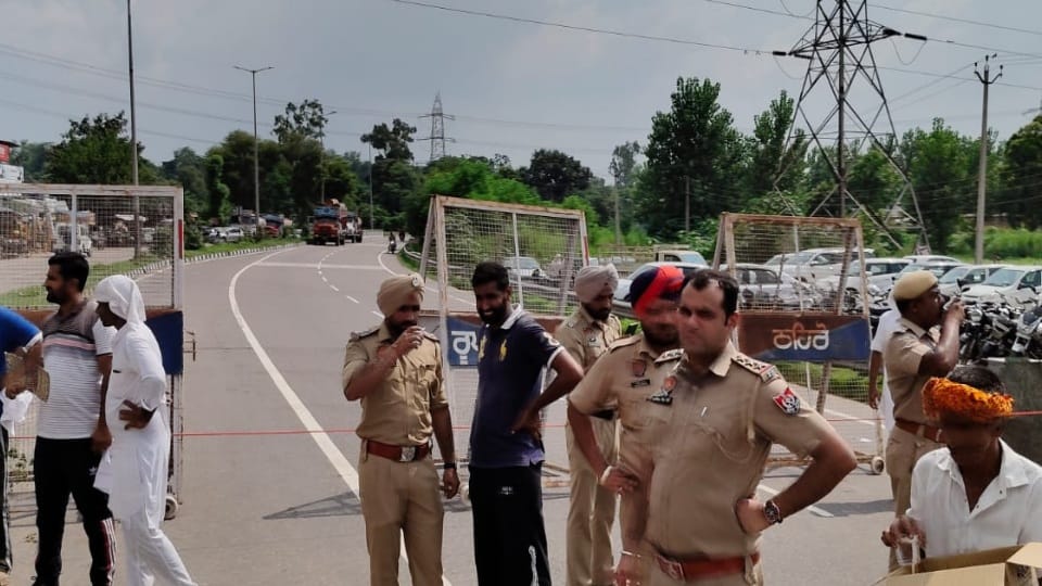 Chandigarh Manali Highway jam in Kiratpur Hundreds of people protest on road