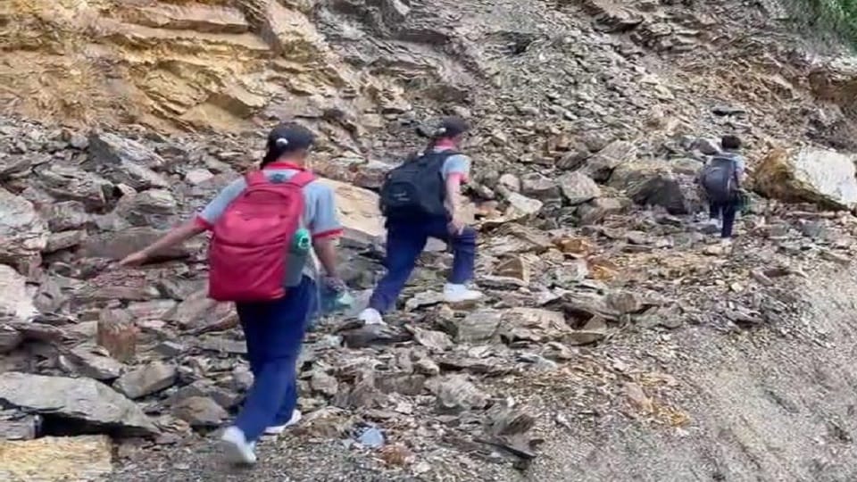 Children forced to run to school amid falling stones in kapkot bageshwar