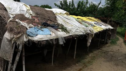 Hariharpur village of Ghazipur not received benefit of PM Awas scheme till now villagers trouble