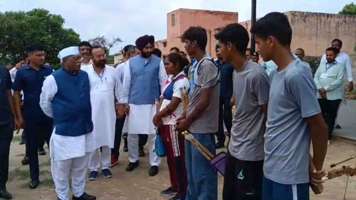 Sri Ganganagar: Governor Hari Bhau Bagde visited the border area