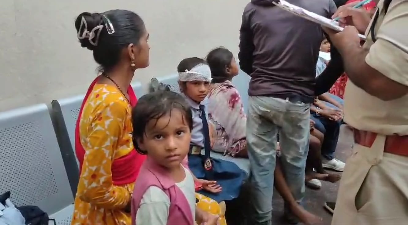 ऑटो पलटने से बच्चे घायल