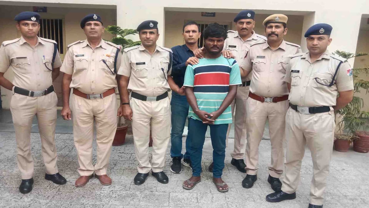 Ajmer News: A cunning thief who stole the belongings of train passengers was arrested in Ajmer