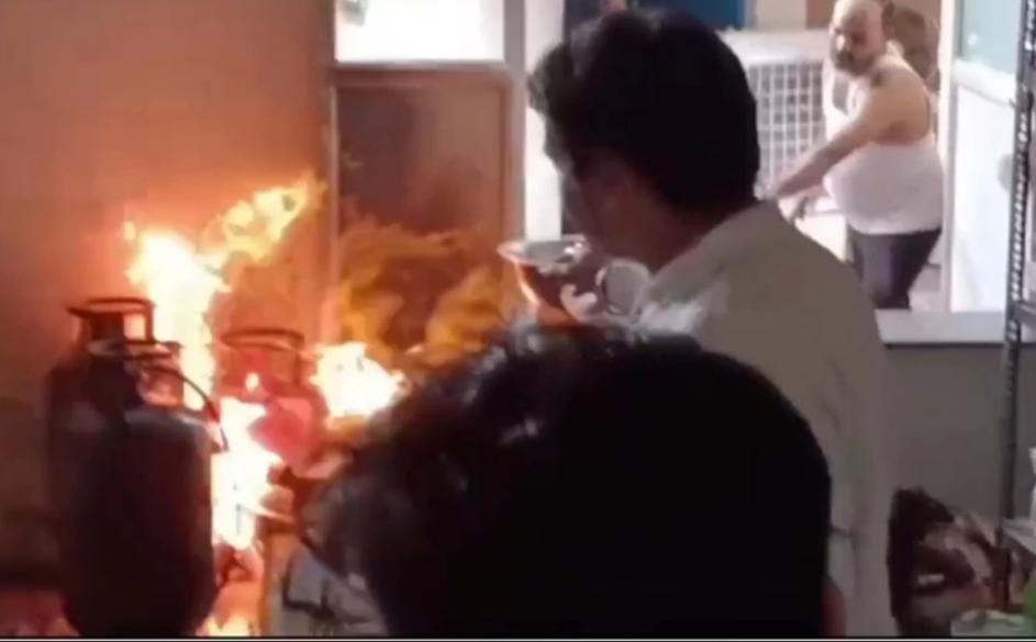 Fire broke out in PCC canteen, panic spread in the office, people ran away to save their lives, fire was broug