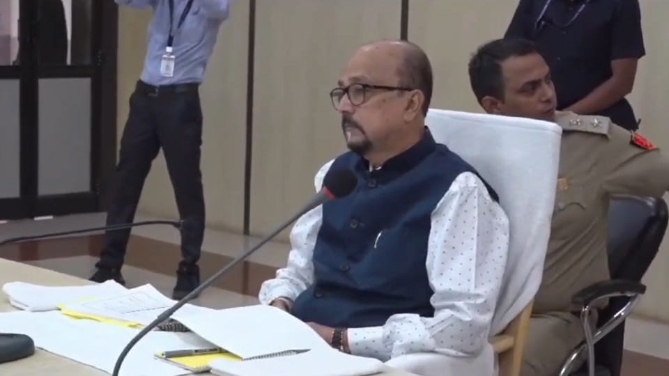 राज्यपाल रमेन डेका