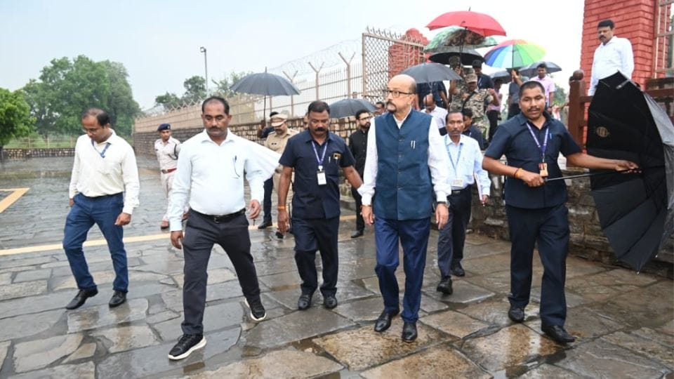 राज्यपाल रमेन डेका