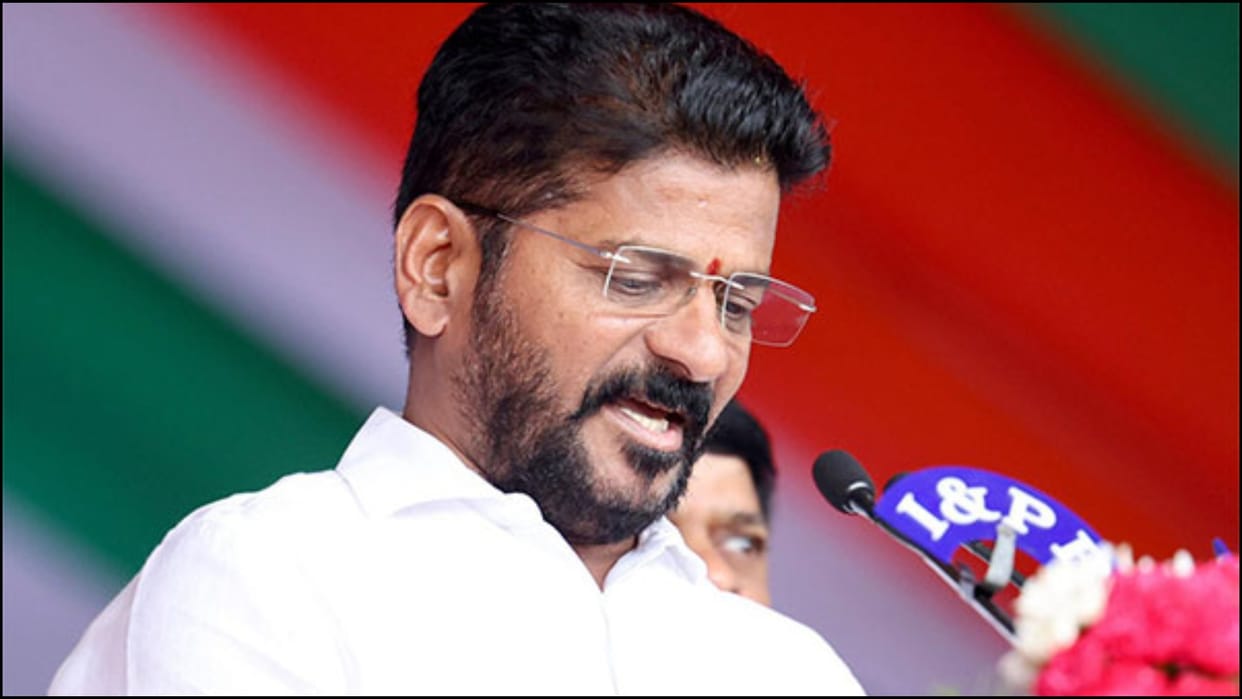 Telangana CM seeks Centrehelp for second phase of Hyderabad metro rail other projects news in hindi