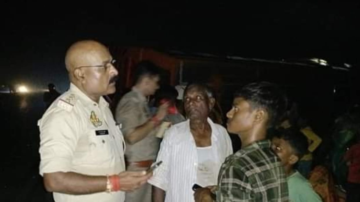 Bus overturned after colliding with a bull on Lucknow-Delhi highway