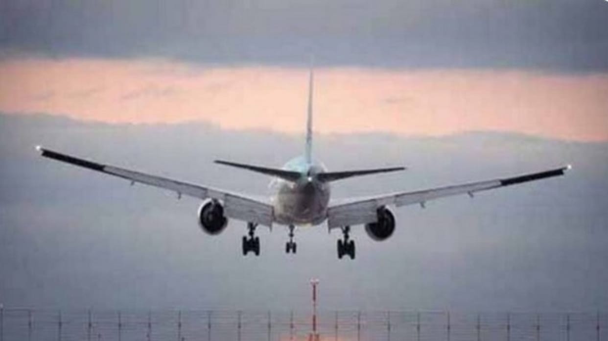 Plane Passenger Appalled As Couple Changes Baby's Poopy Diaper At Seat