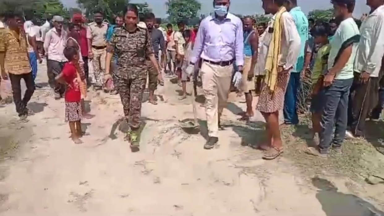 Bihar Crime: A farmer sleeping in a paddy field in Motihari was hacked to death with a hoe