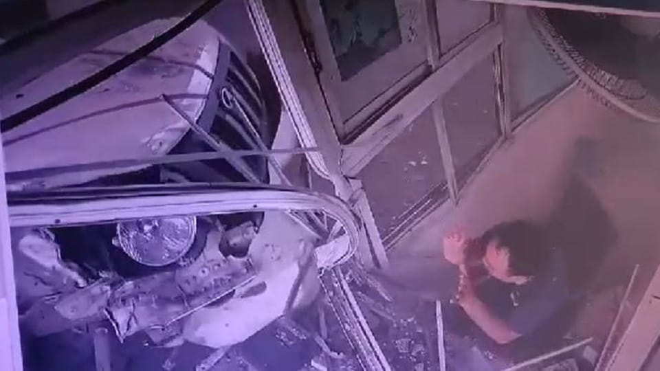VIDEO: Pickup rammed into expressway booth toll worker died after touching it like this
