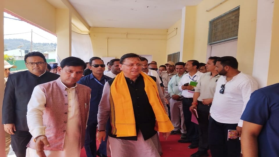 CM Pushkar Singh Dhami listened to the problems of the people in the camp office in champawat