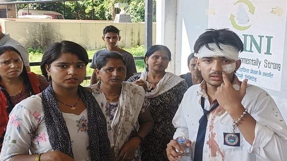 Three youths attacked a 12th class student with a knife in kashipur