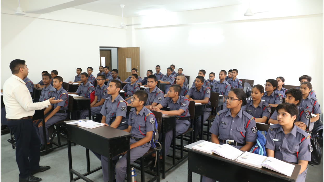 Vice President will inaugurate Sainik School built in Gorakhpur in the presence of CM Yogi