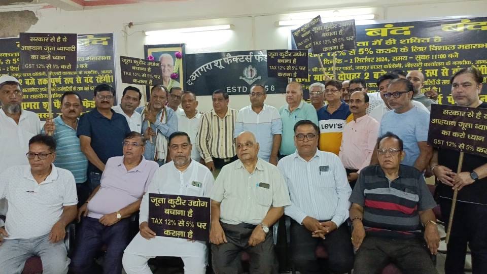 Traders are protesting demanding reduction of GST on shoes from 12 percent to 5 percent in Agra
