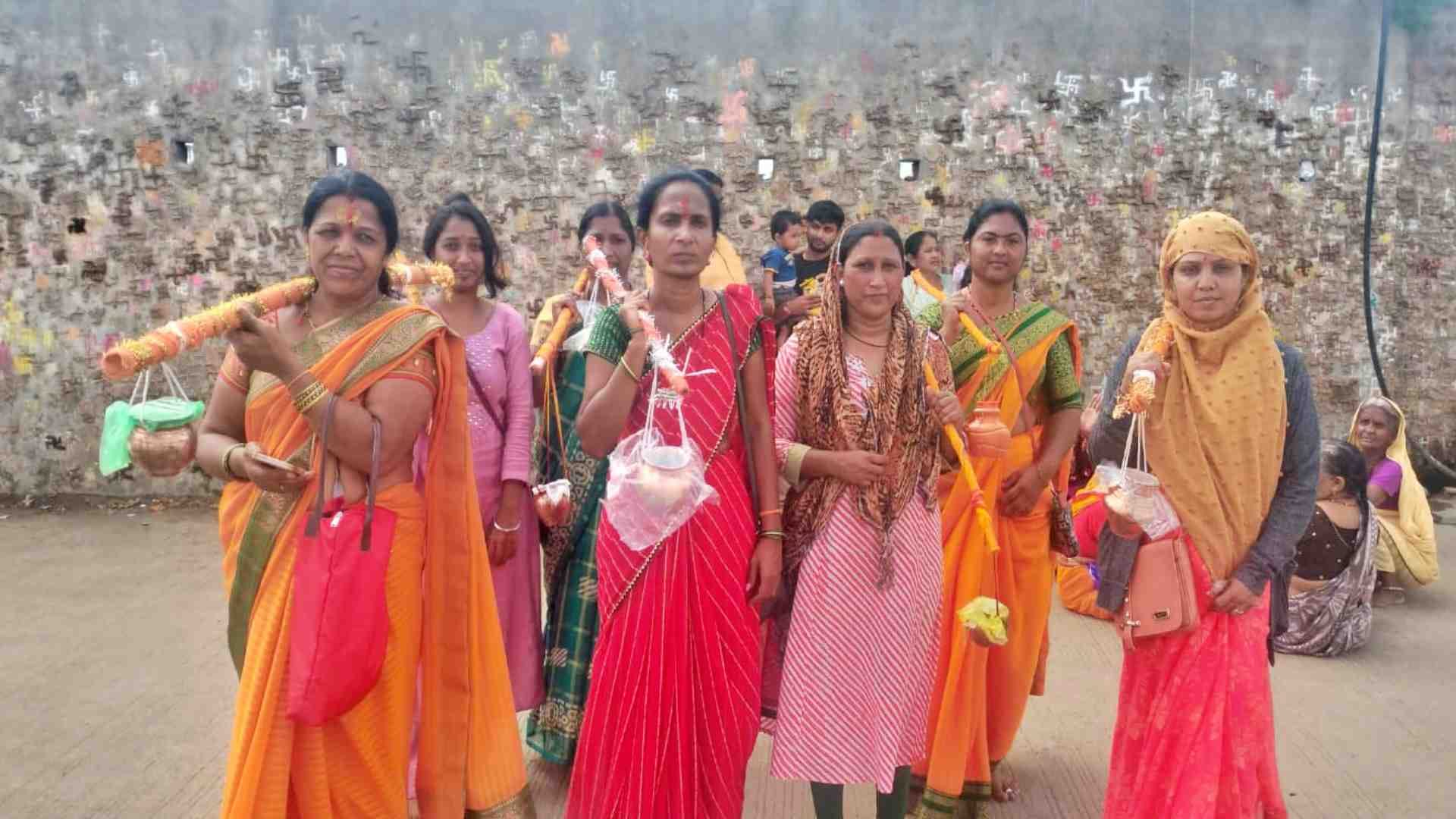 कुबेरेश्वर धाम में उमड़े श्रद्धालु।
