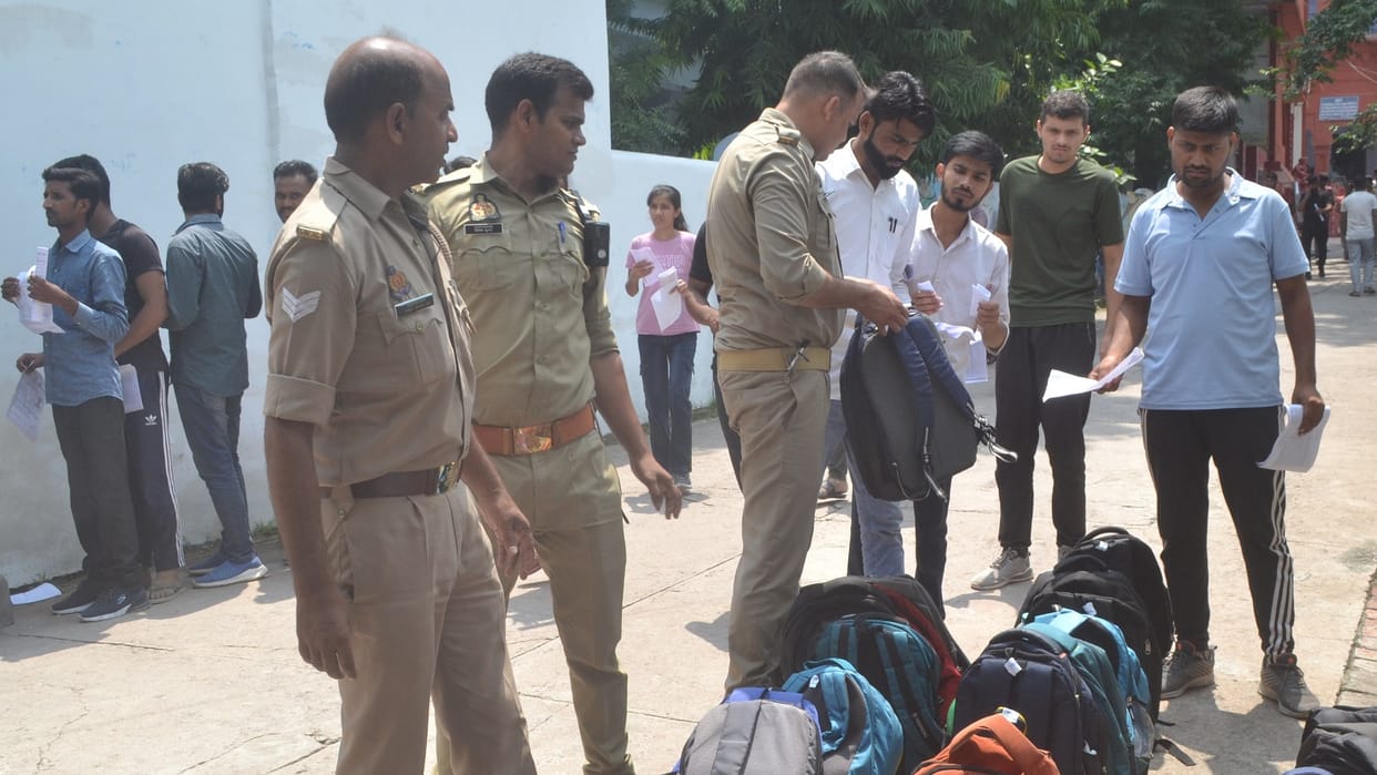 UP Police Constable Exam Today Contract To Pass Police Recruitment Exam Three Accused Arrested In Agra
