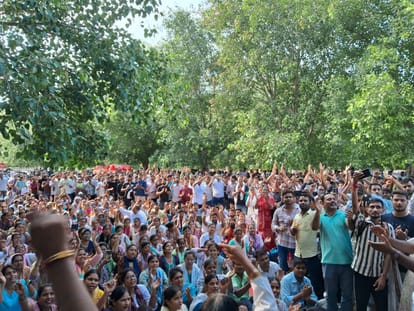 UP: Health workers from the entire state together on strike, services at sub-centres affected, CHO fainted dur