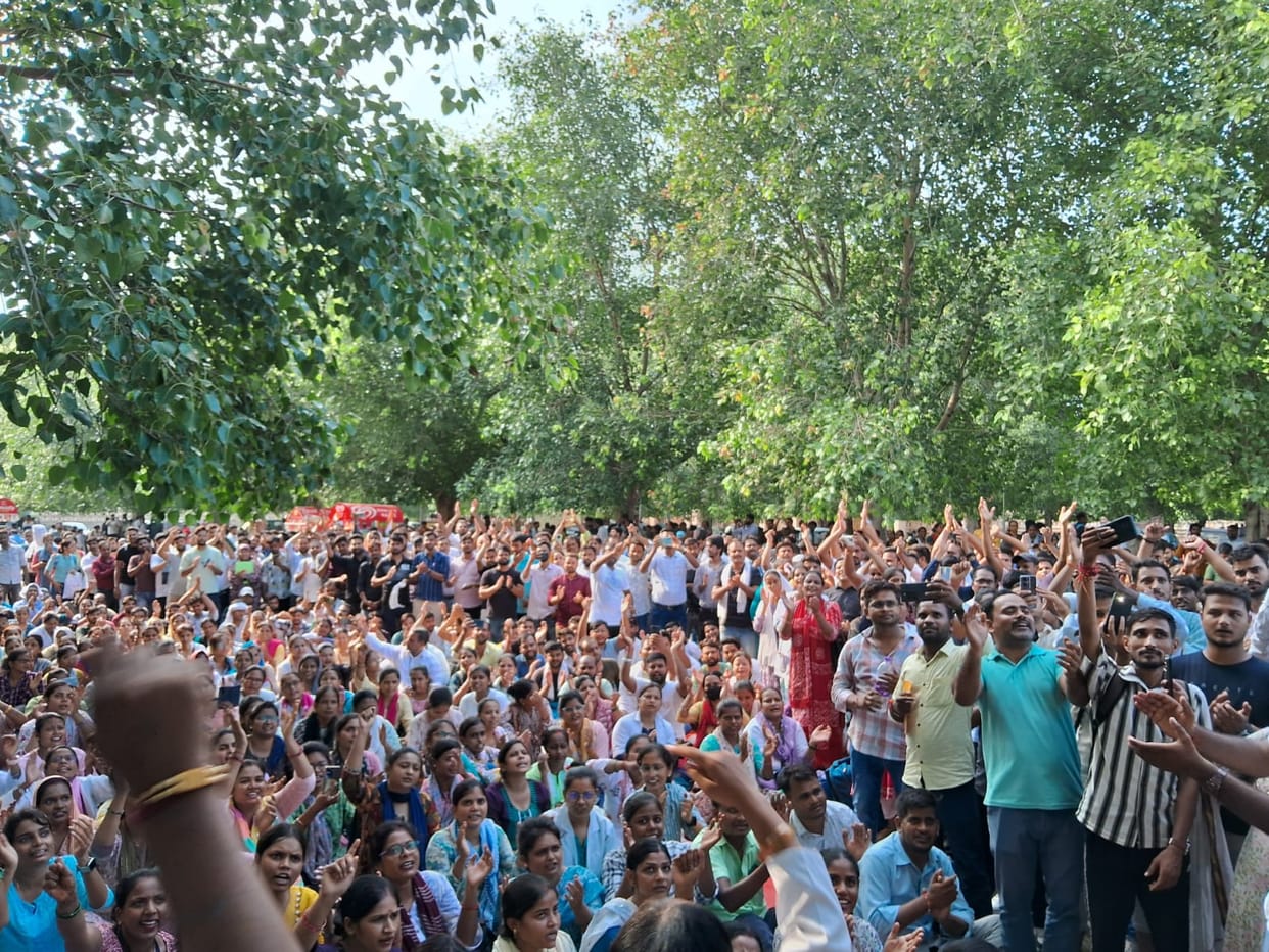 UP: Health workers from the entire state together on strike, services at sub-centres affected, CHO fainted dur