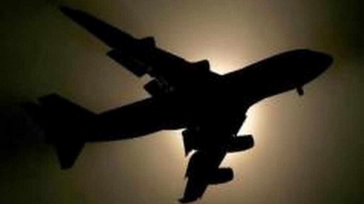 India bans Pakistan airlines from using Indian airspace