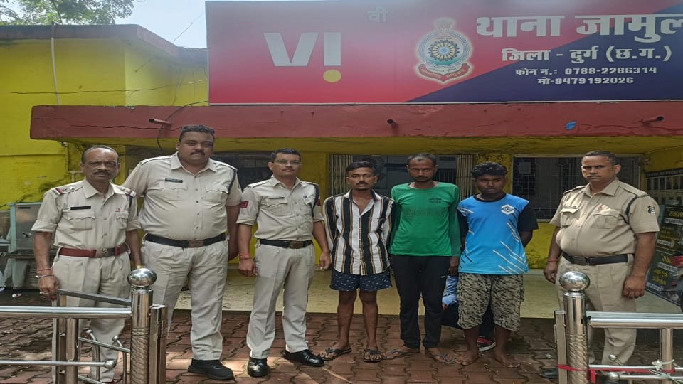 पुलिस की गिरफ्त में आरोपी
