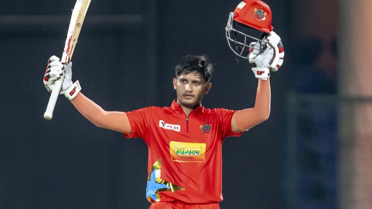 DPL: Priyansh Arya hit six sixes in over completed century in 40 balls ayush badoni hit 19 sixes made record