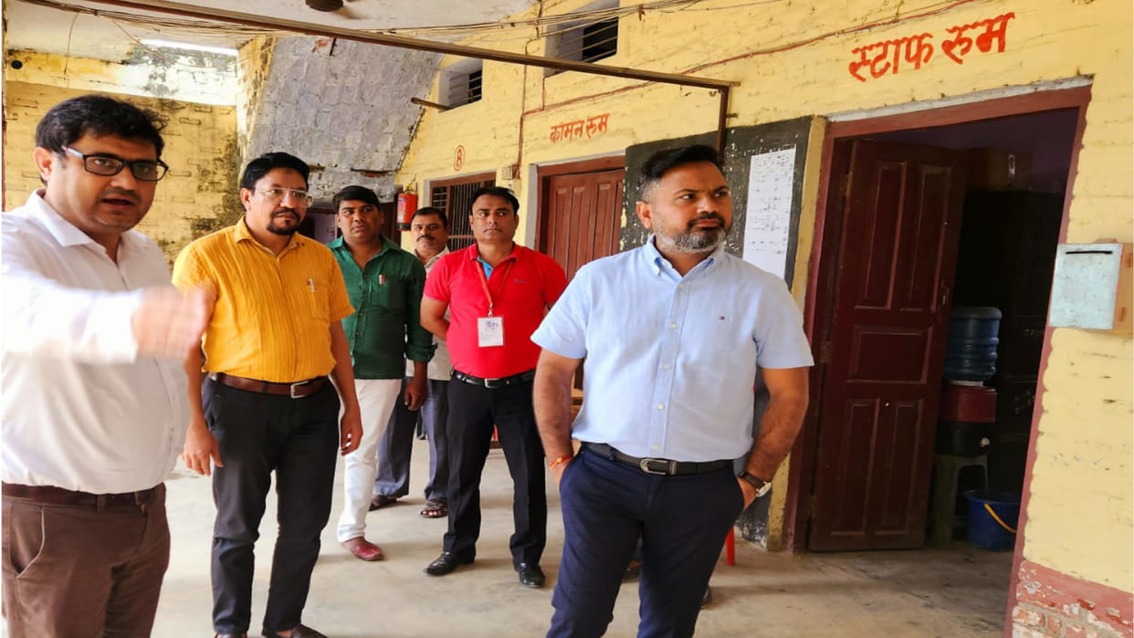 Sant Kabir Nagar DM and SP inspected the centers on the day of police recruitment examination