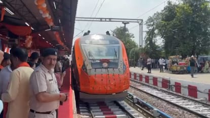 UP: OHE line damaged due to storm and rain, more than 20 trains affected, many stopped en route, some route ch