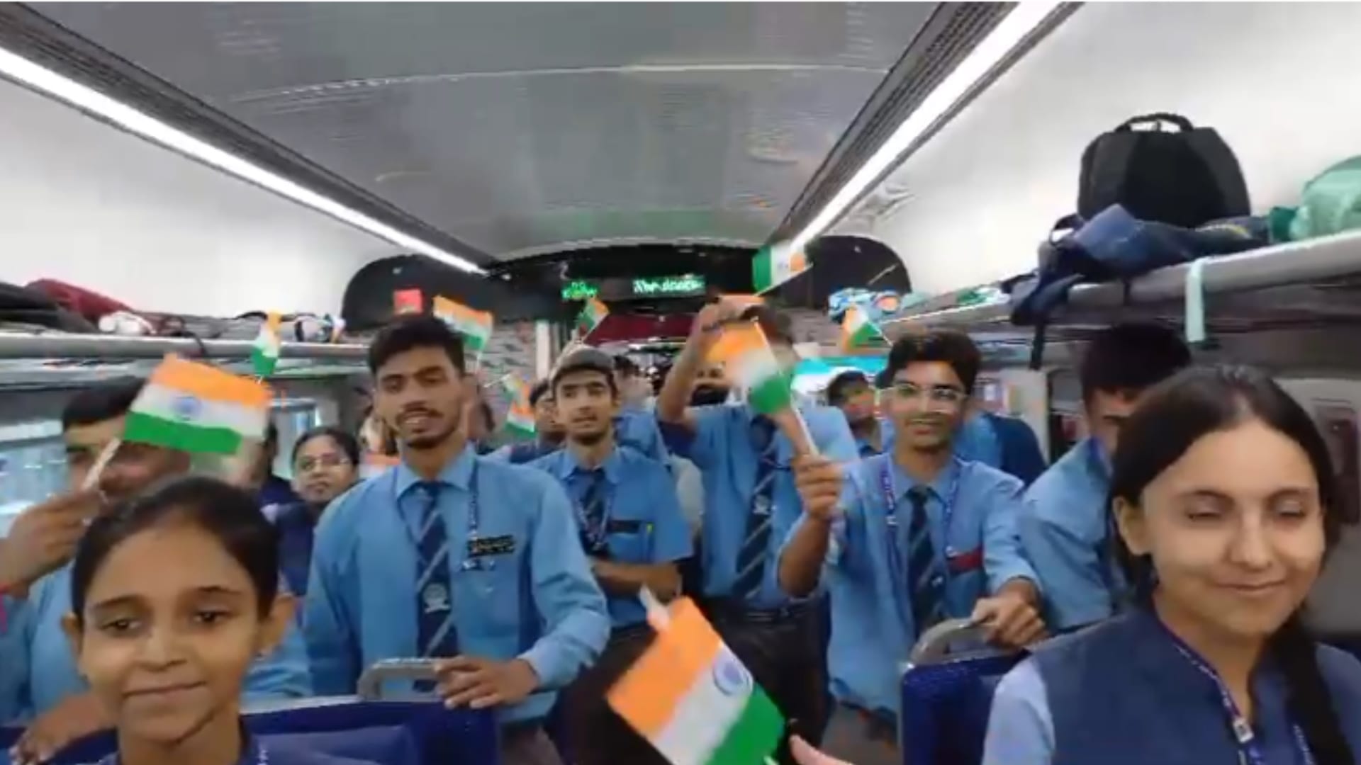 Vande Bharat Express started from Meerut to Lucknow, People Chants Bharat Mata Ki Jai
